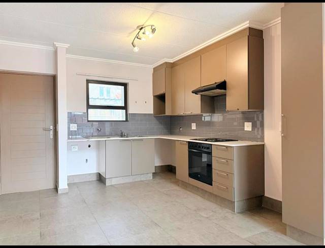 2 BEDROOM APARTMENT FOR SALE IN BRYANSTON